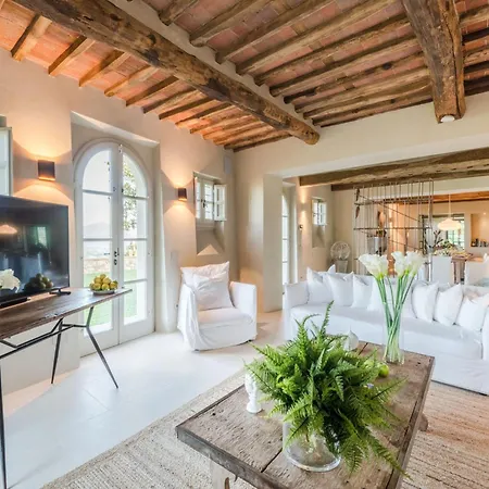 10 Bedroom Luxury In ルッカ
